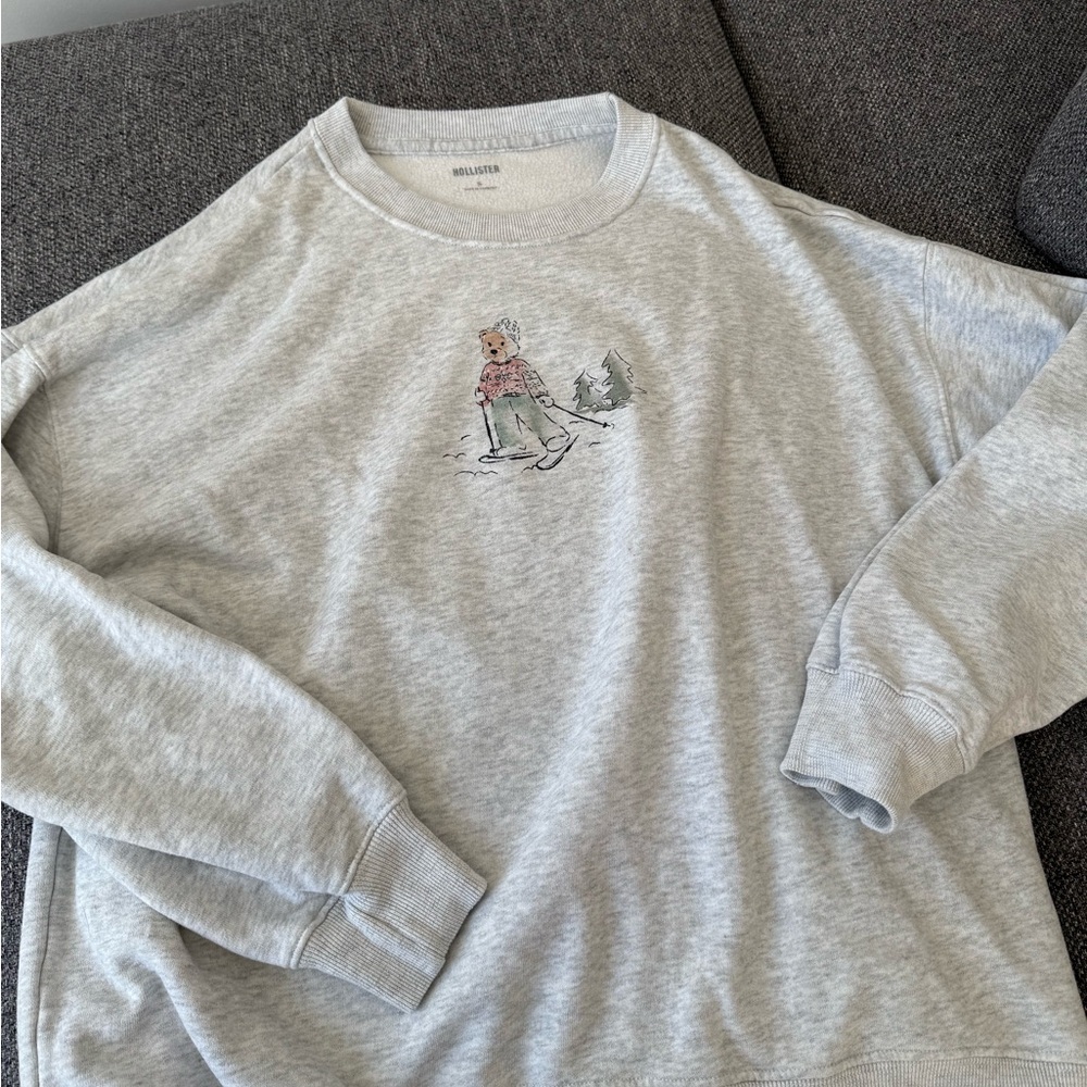 Hollister Cozy Light Gray Sweatshirt - Picture 4 of 7